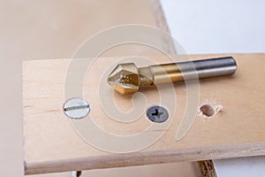 Drilling and deepening holes in wood. Countersink and other accessories for small carpentry work
