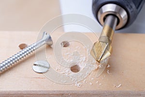 Drilling and deepening holes in wood. Countersink and other accessories for small carpentry work