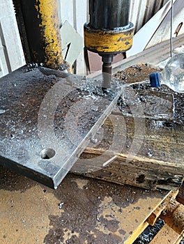 Drilling hole on plate 32mm thickness