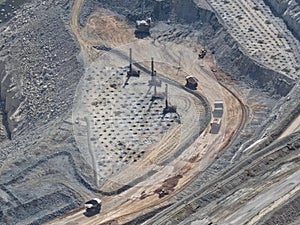drilling process for mass blasting in an open pit mine