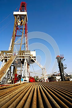 Drilling rig with drill pipe