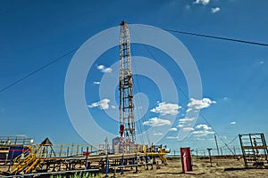 Drilling rig for oil well drilling. Equipment for drilling oil a