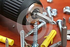 Drills, screws & Plugs