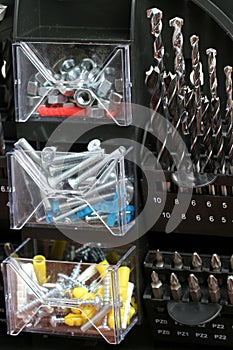Drills, screws & Plugs