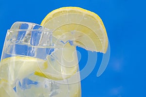 Drink, Ice and lemon