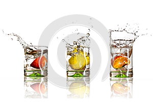 Drinks with splashing citrus fruits