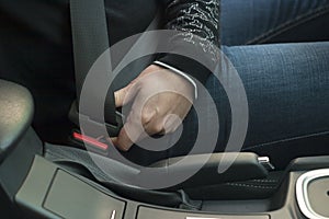 The driver fastening car seat belt