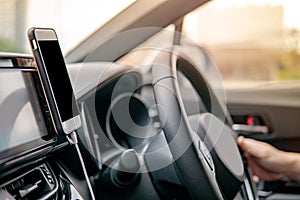 Driver using mobile app for GPS navigation