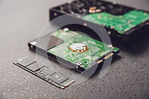 Drives arranged on a stone table