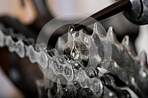 a drop of oil and a mountain bike chain