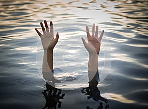 Drowning victims, Hand of drowning woman needing help