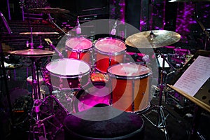 Drum set with two wooden drumsticks and music notes