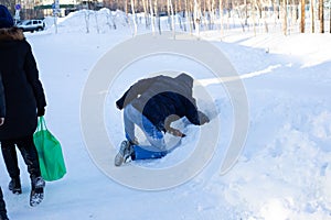 Drunk man fell in the snow