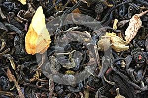 Dry black tea flavored with dry flower buds