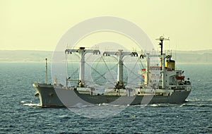Dry cargo carrier ship