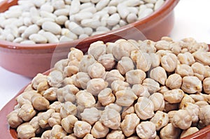 Dry chickpeas and white beans