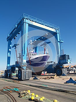 Dry dock hoist