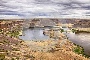 Dry Falls Park With Cliffs and Lake