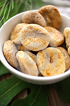 Dry figs in bowl