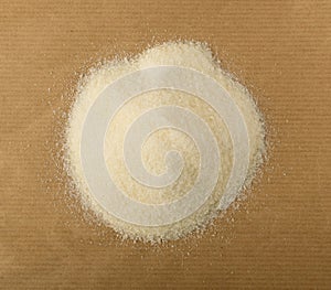 Dry gelatine powder and granules used as a gelling agent