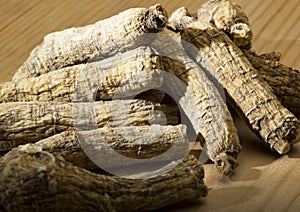 Dry ginseng roots