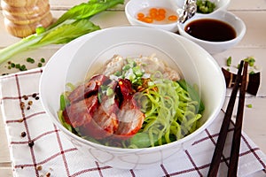 Dry noodle with pork