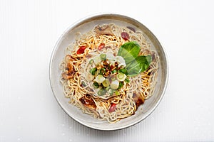 Dry noodles and ginger