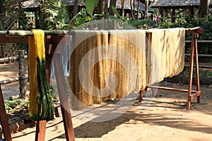 Dry out the silk thread.