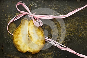 Dry pear slice