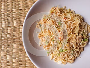 Dry spicy noodle food