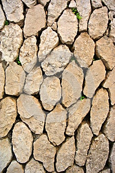 Dry stone wall with pattern