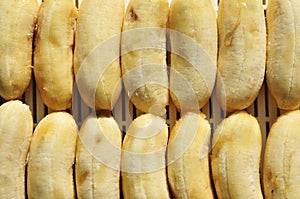 Drying bananas