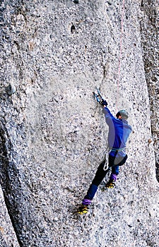 Drytool climbing in Costila