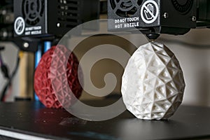 Dual extruder 3d printer which finished printing two bicolor egg model, idex technology