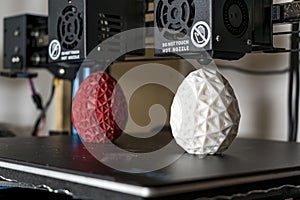 Dual extruder 3d printer which finished printing two bicolor egg model, idex technology