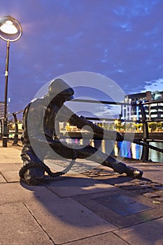 Dublin The Linesman statue