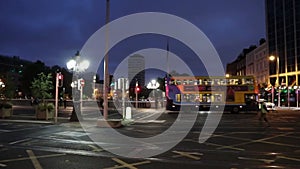 Dublino â€“ Panoramica notturna del Samuel Beckett Bridge da Bachelors Walk