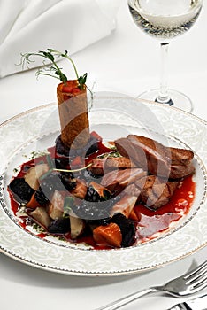 Duck breast with vegetables and dried fruits