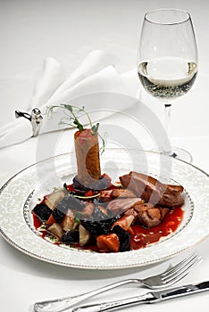 Duck breast with vegetables and dried fruits