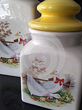 Duck canisters