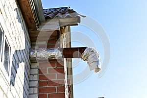 The duct pipe with the insulation of the house