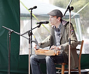 Dulcimer player