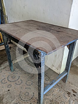 a dull, unused table