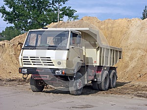 Dump car