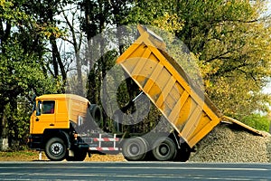 Dump truck