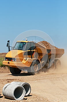 Dump truck