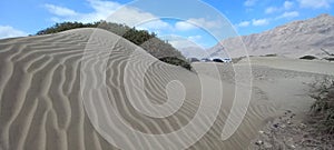Duna di finissima sabbia bianca modellata dal vento, spiaggia nelle Isole Canarie