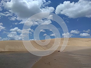 Dunas de Arena y Nubes Sand Dunes and Clouds