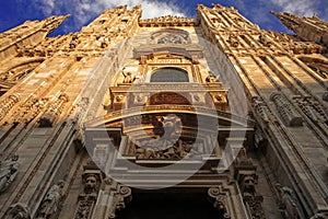 Duomo di Milano, Facade frontal below view