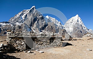 Dusa village, typical nepalese stony chalet